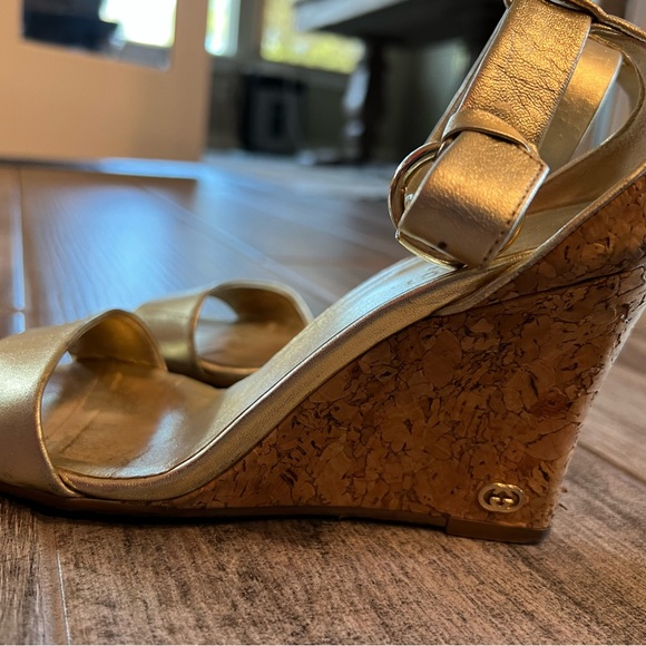Authentic Gucci wedges size 6B - Picture 3 of 8